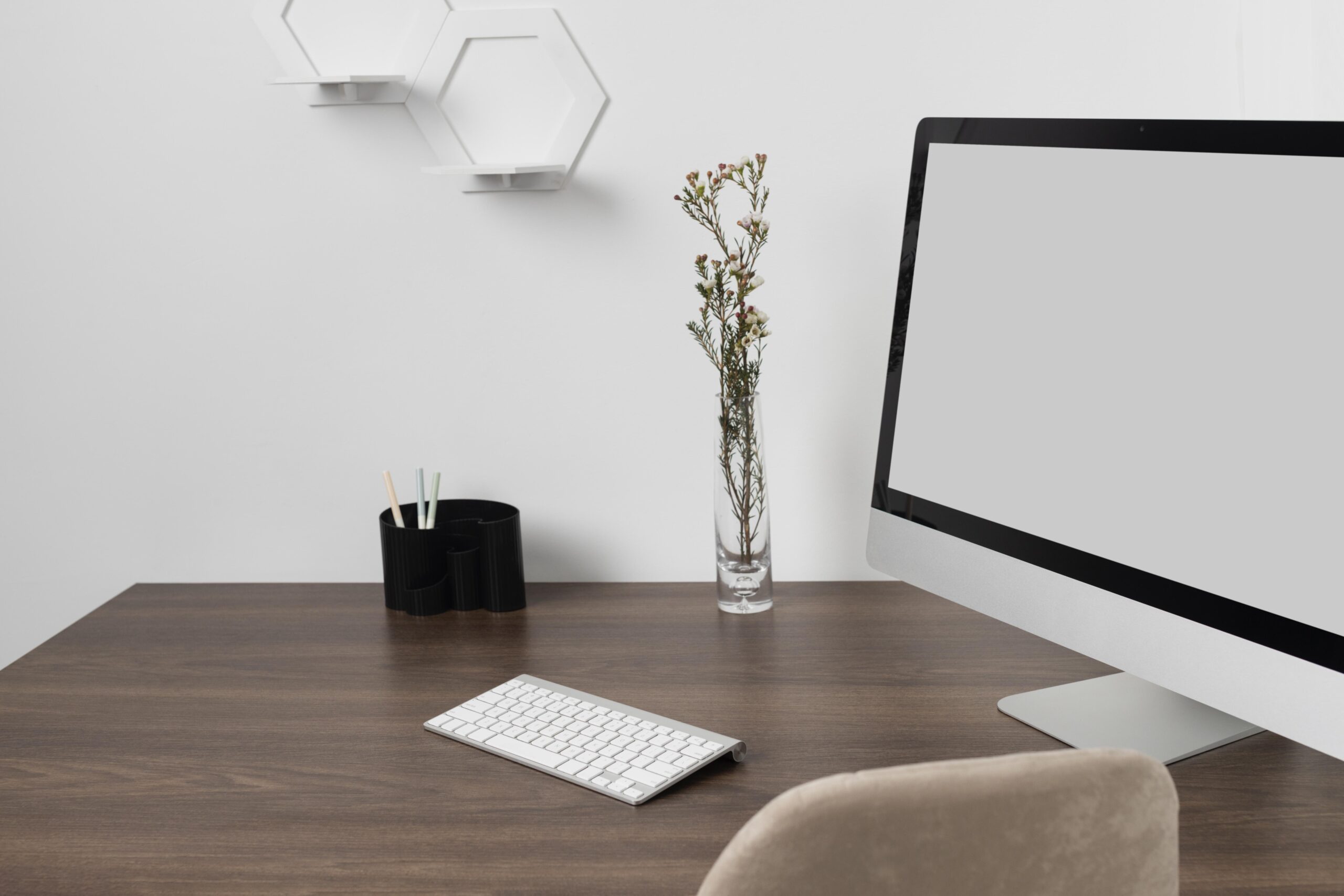 minimalist-desk-arrangement-with-monitor